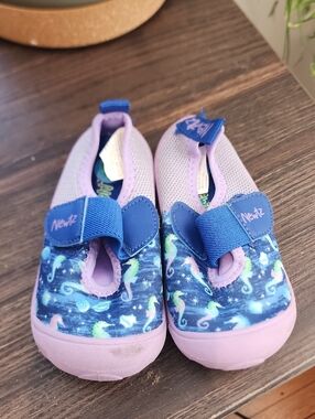 NewtZ Kids' Lavender Seahorse Water Shoes